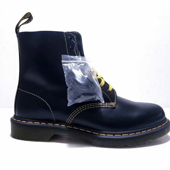 NEW Dr. Martens 1460 Pascal Mens 6 Womens 7 Black 8-Eye Smooth Leather Boots
